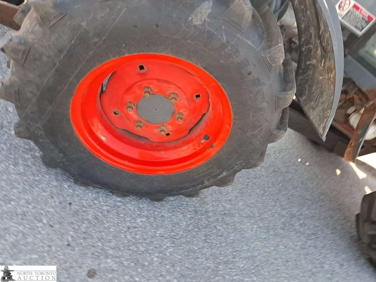 2011-kubota-l5240hstc-image-22