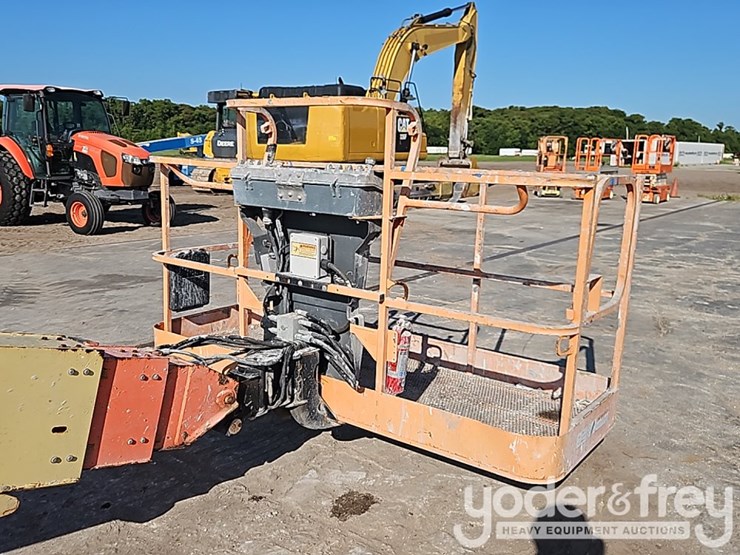 2016-jlg-600s-image-10