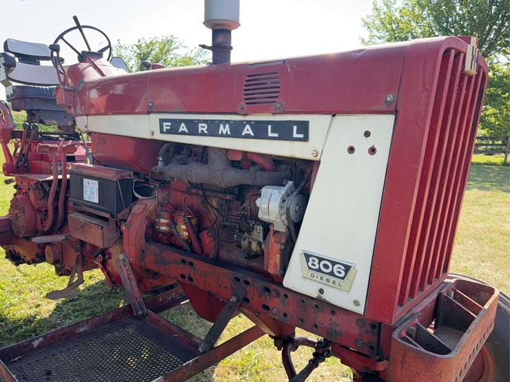 farmall-806-diesel-image-10
