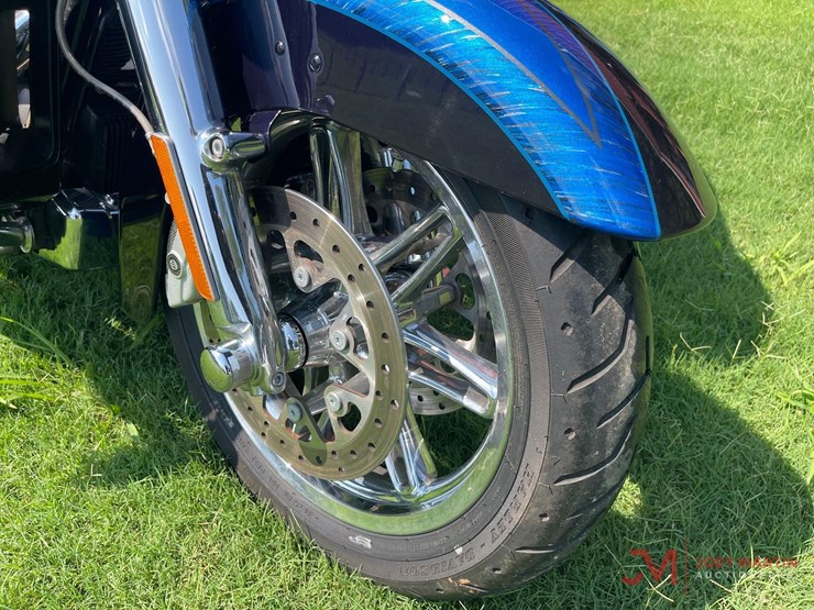 2014-harley-davidson-cvo-limited-mt.-rushmore-project-image-9