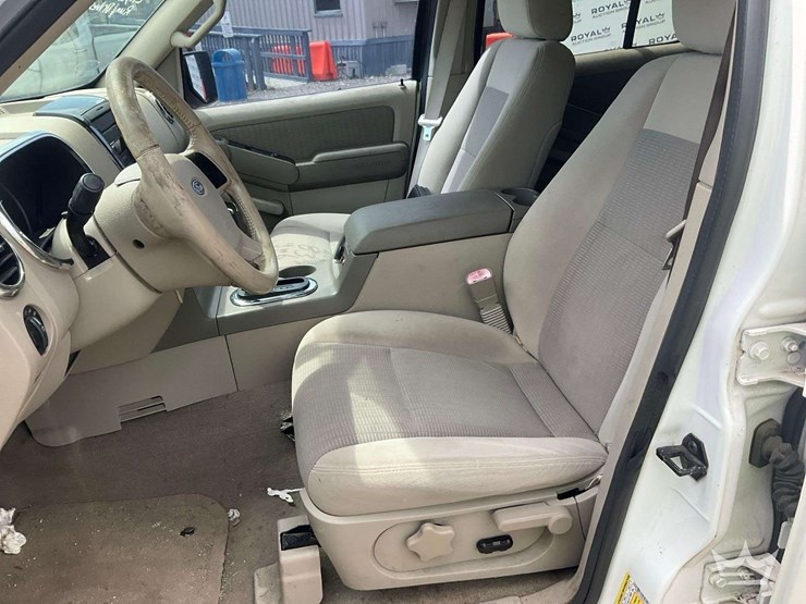 2006-ford-explorer-image-11