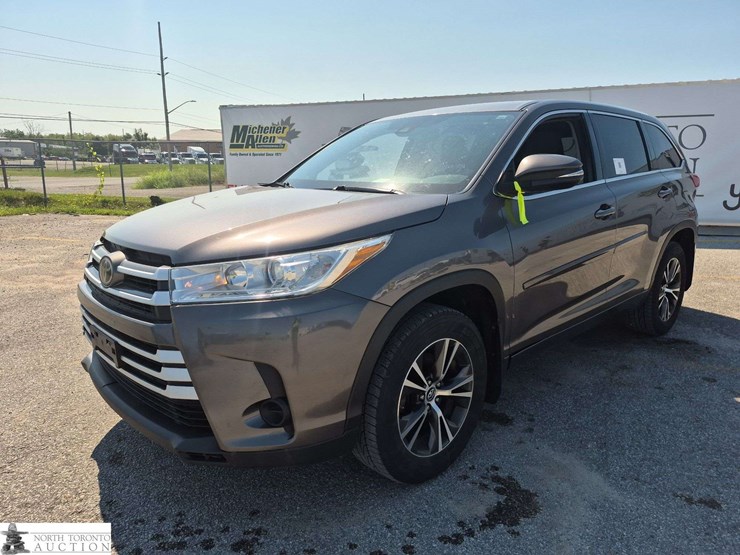 2017-toyota-highlander-image-1