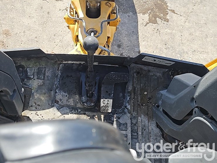 2017-deere-310sl-image-25