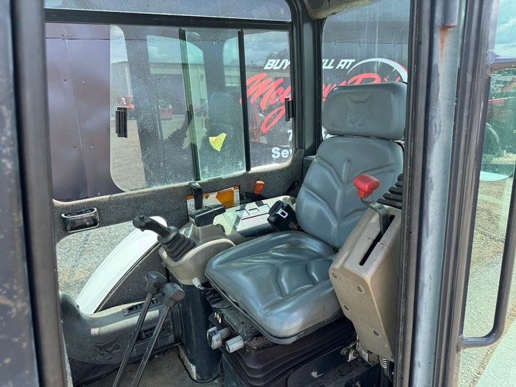 2006-bobcat-341g-image-23
