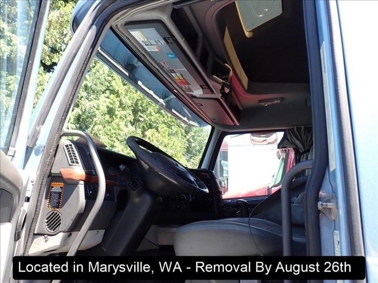 2012-volvo-10-image-3