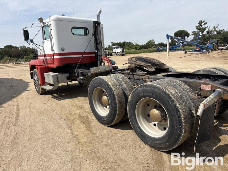 1990-freightliner-fld120-image-7