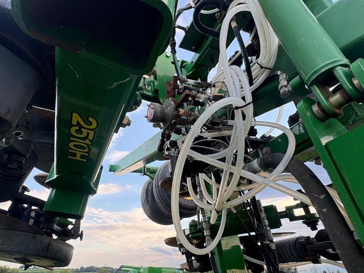 2012-john-deere-2510h-image-23