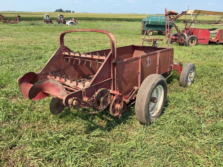 international-harvester-horse-drawn-manure-spreader-image-3