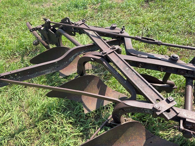 avery-three-bottom-14”-pull-type-moldboard-plow-image-10