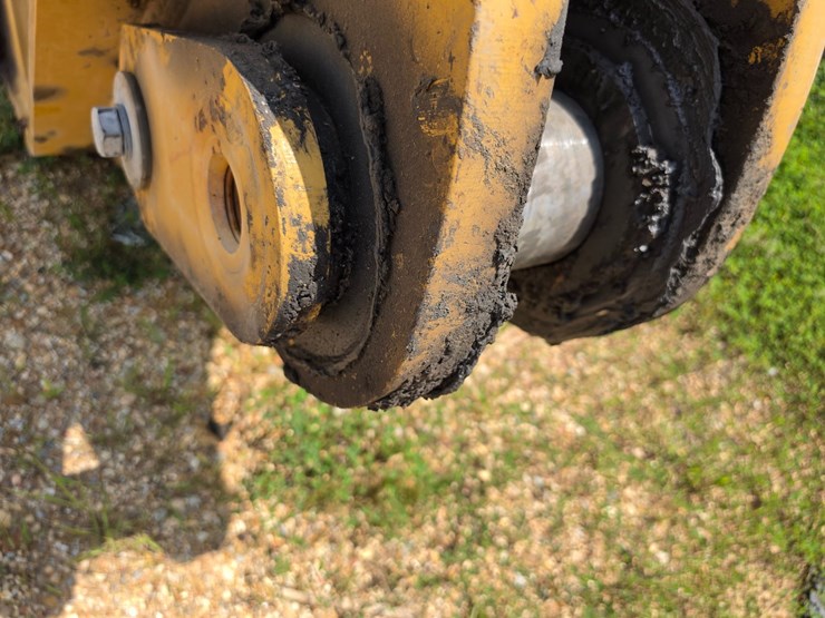 2023-caterpillar-374-image-139
