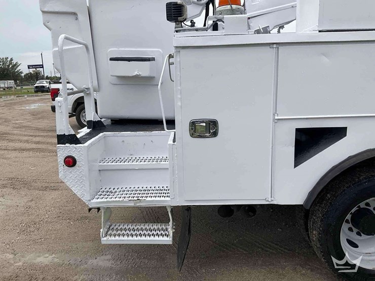2015-ford-f550-image-33