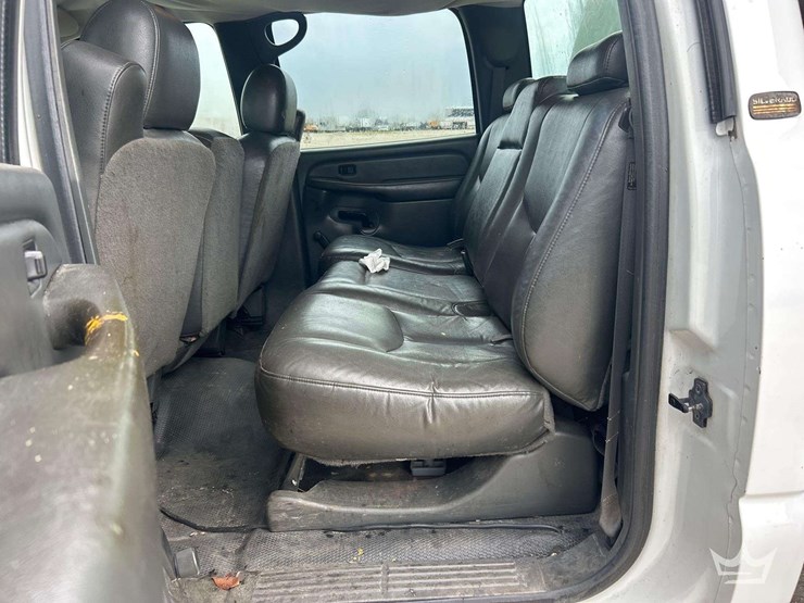 2003-chevrolet-silverado-3500-image-19