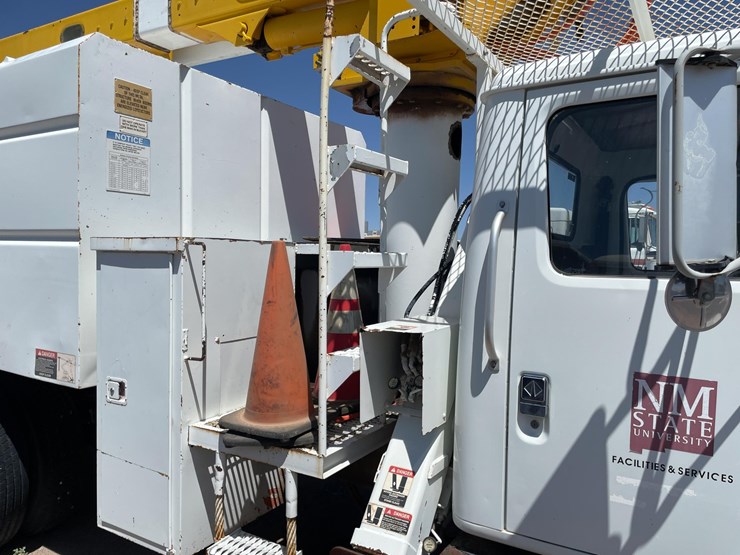 #2253-•-1998-isuzu-2-ton-cargo-truck-(has-nm-title)-(located-in-las-cruces)-image-13