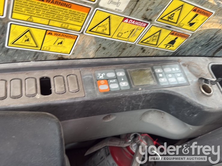2013-caterpillar-328d-lcr-image-37