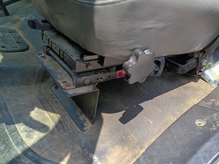 2013-freightliner-m2-106-image-49