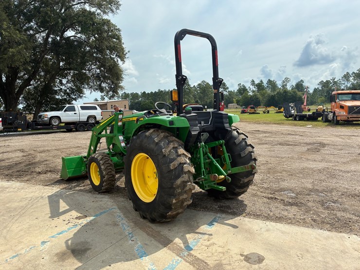 john-deere-4044m-image-3