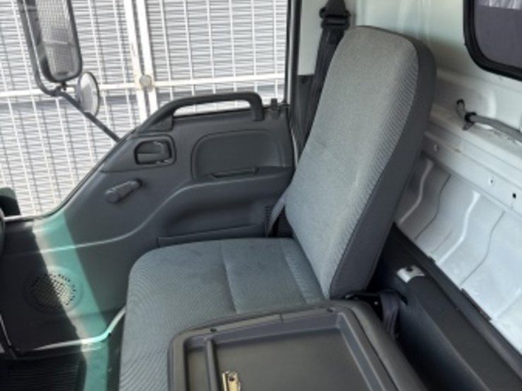 1999-isuzu-npr-image-38