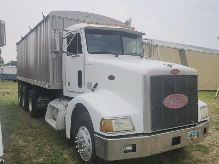 1999-peterbilt-385-image-2