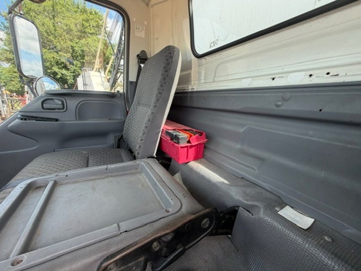 2007-isuzu-npr-image-50