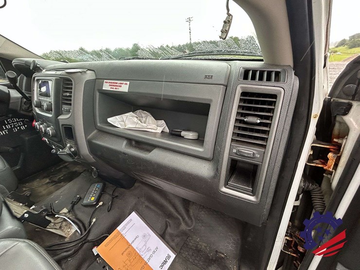 2016-ram-5500-bucket-truck-image-17