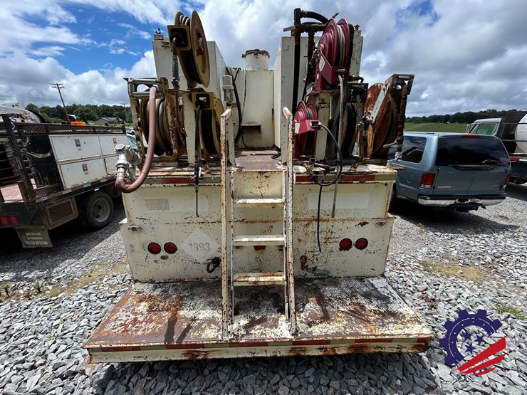 1987-peterbilt-379-image-7