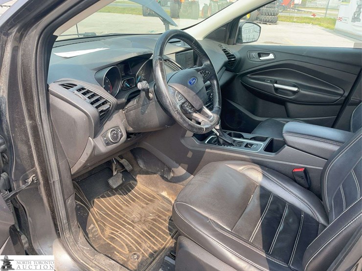 2017-ford-escape-se-image-11