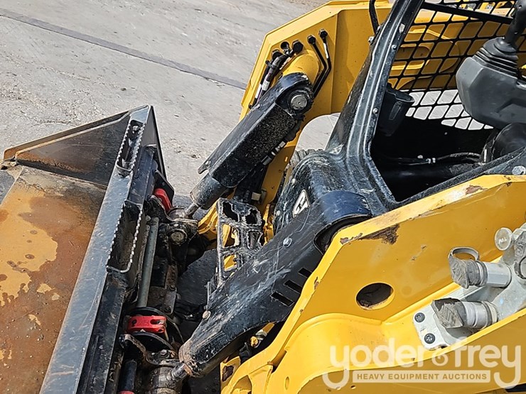 2025-caterpillar-255-image-16