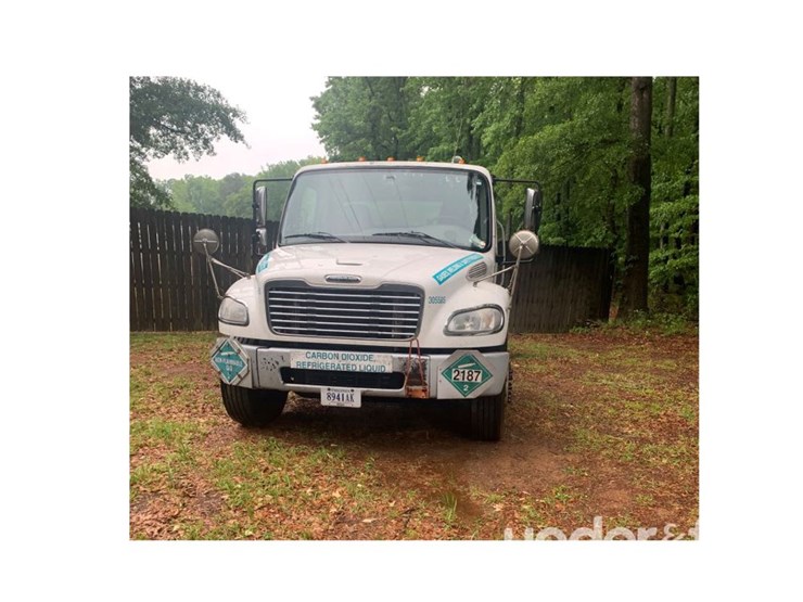 2015-freightliner-m2-image-4