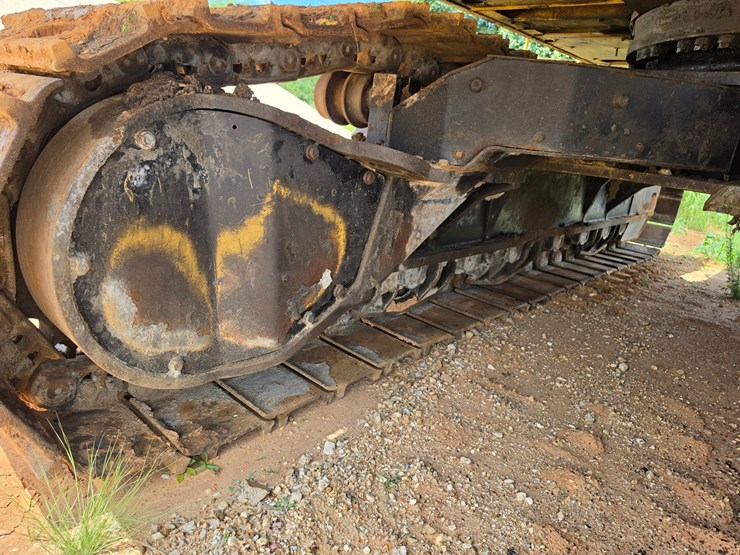 2023-caterpillar-374-image-85
