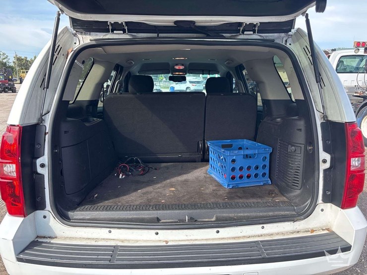 2013-chevrolet-tahoe-image-22