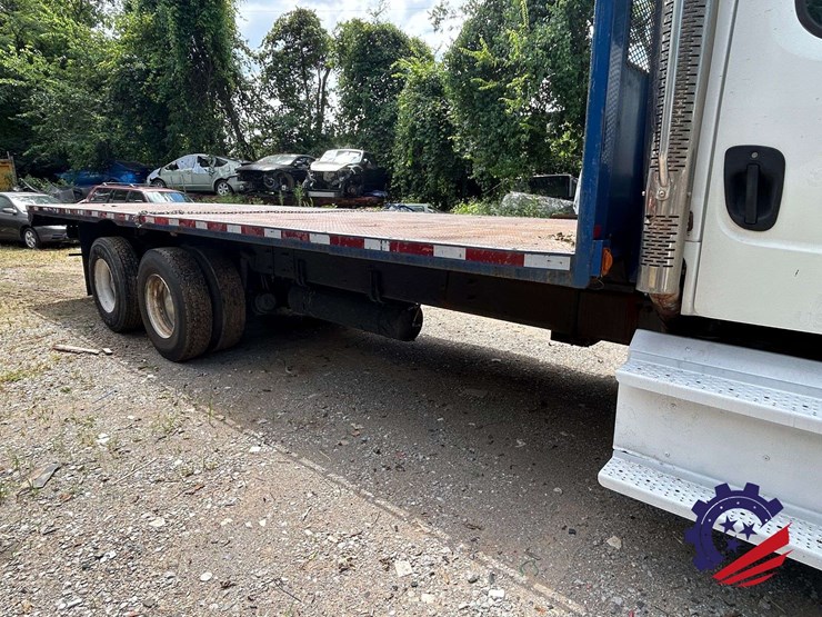 2015-freightliner-m2-t/a-flatbed-truck-image-11