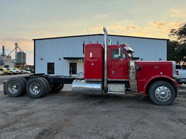 1982-peterbilt-359-image-2