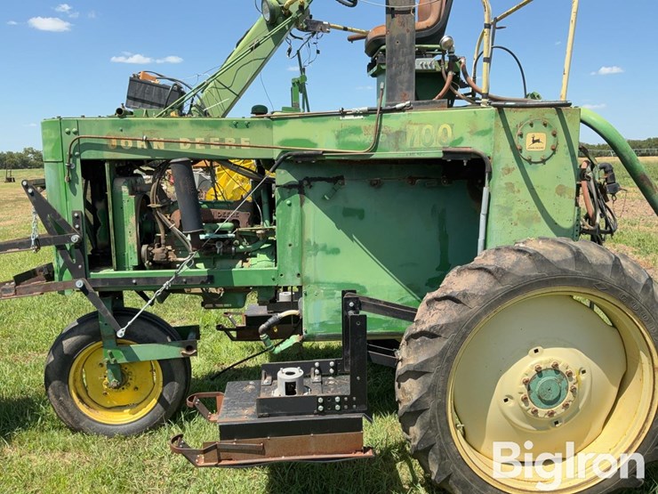 john-deere-700-image-8