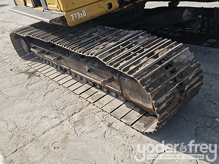 2019-caterpillar-323-image-13