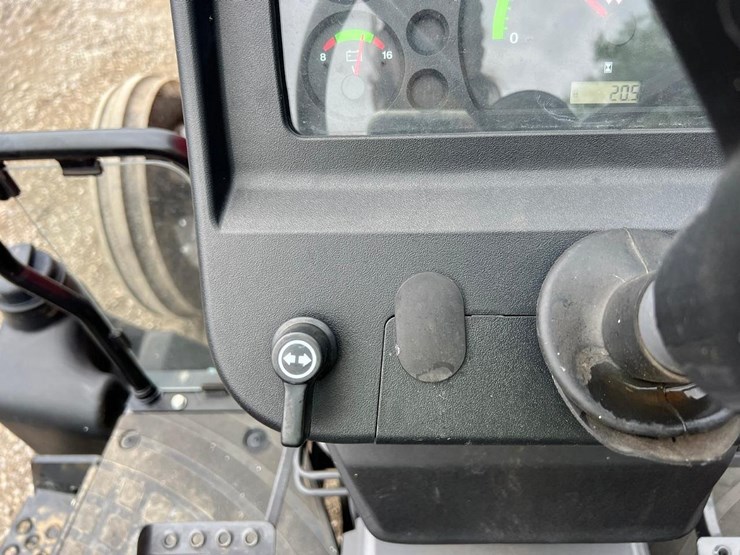2025-massey-ferguson-2605h-image-24