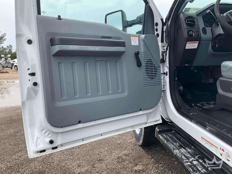 2015-ford-f550-image-10