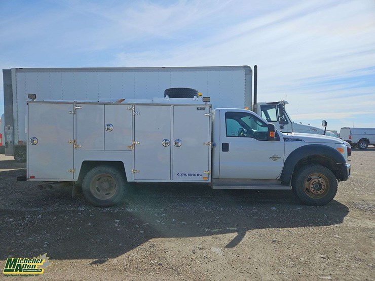 2013-ford-f550-image-44