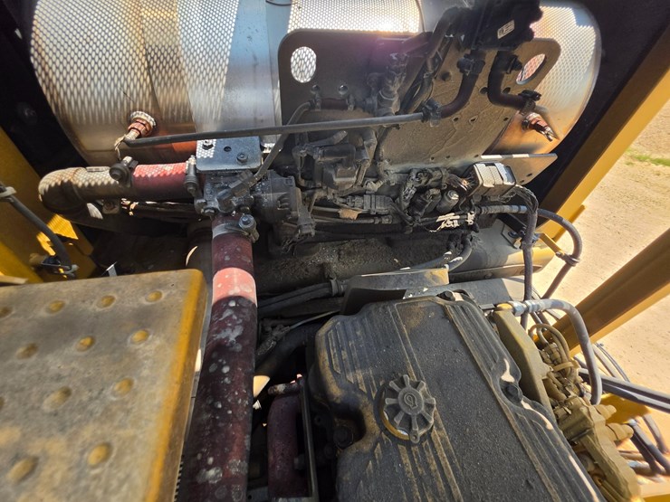 2023-caterpillar-374-image-24