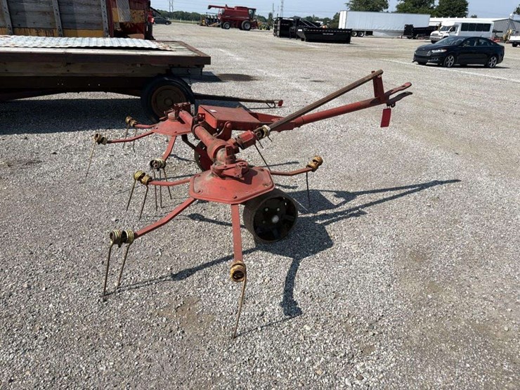 new-holland-156-image-3