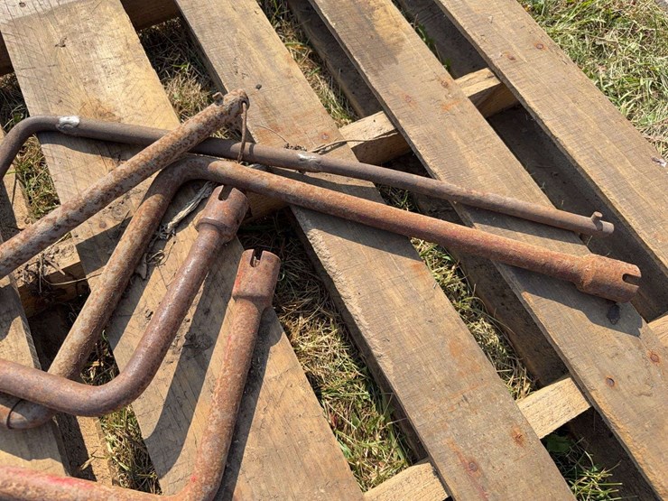 (5)-international-harvester-crank-handles-image-2