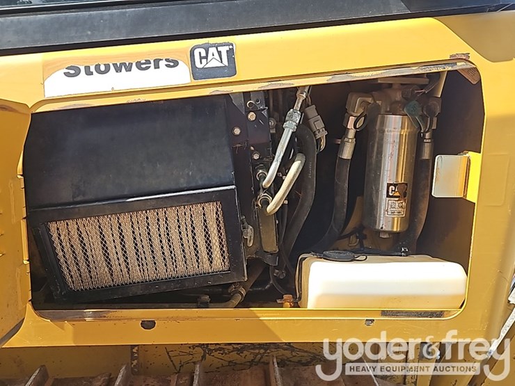 2015-caterpillar-d5k2-lgp-image-22