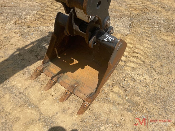 2025-bobcat-e35-r2-series-mini-excavator-image-13