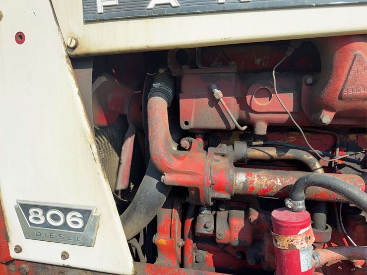 farmall-806-diesel-image-54