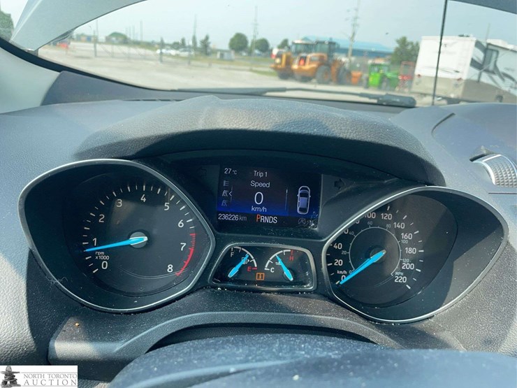 2017-ford-escape-se-image-12