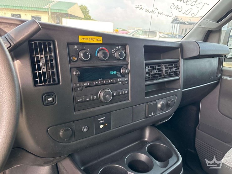 2017-chevrolet-express-2500-image-16