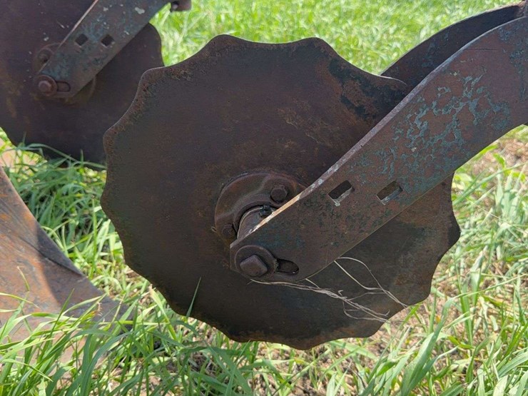 mccormick-deering-412-four-bottom-14”-fast-hitch-mold-board-plow-image-16