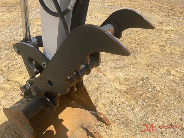 2025-bobcat-e35-r2-series-mini-excavator-image-14