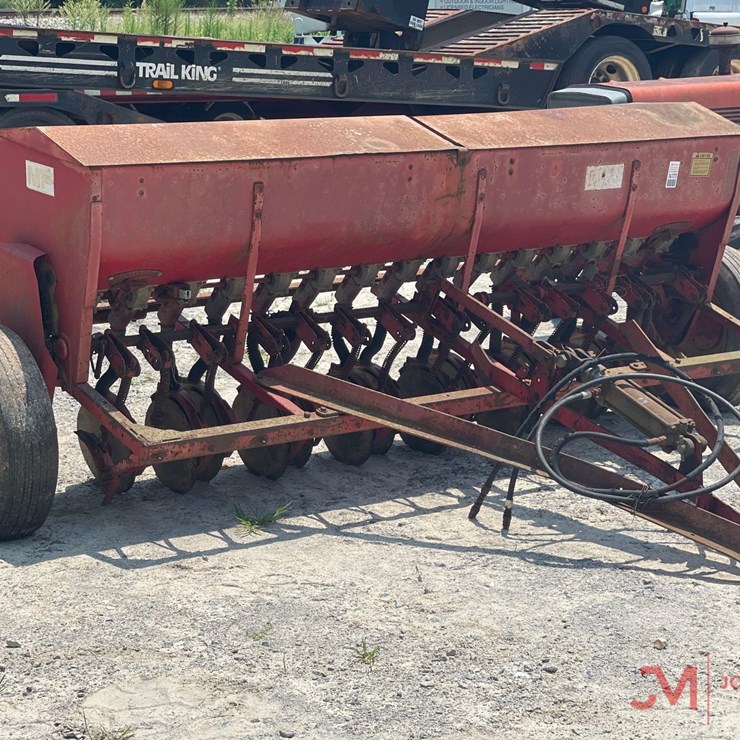 MASSEY-FERGUSON MF33