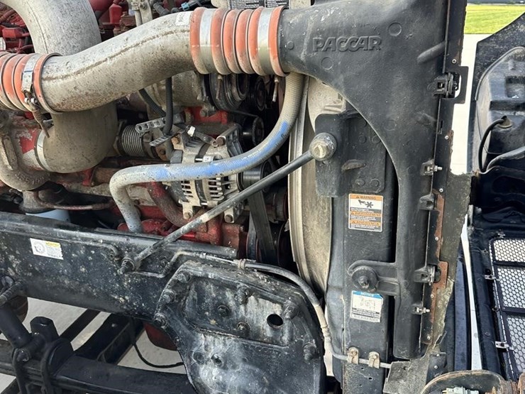 2012-peterbilt-386-image-12