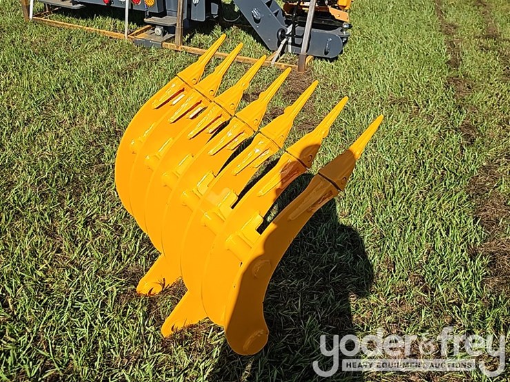 2026-caterpillar-305-image-3
